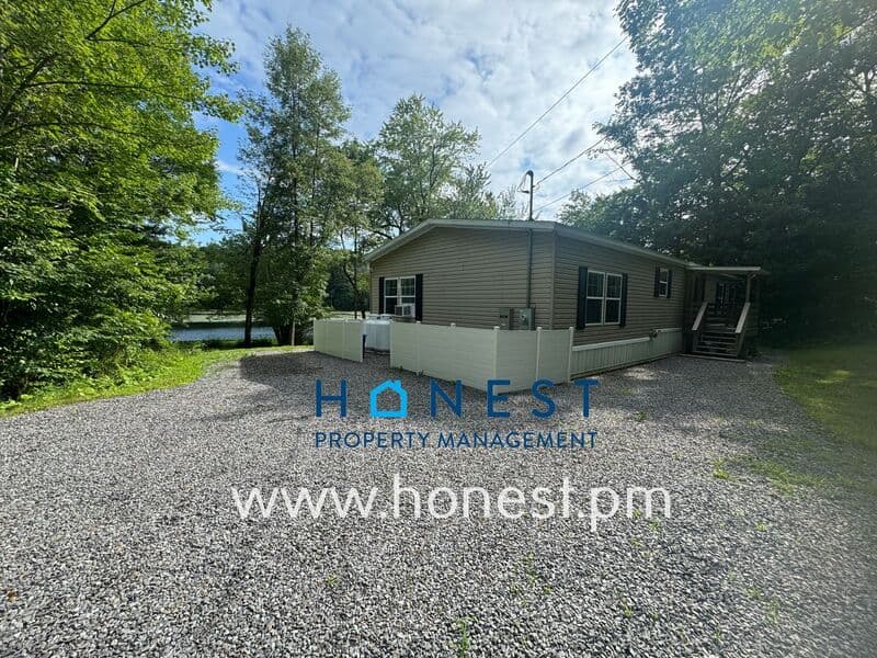 West Gardiner House: 107 Woodland Dr