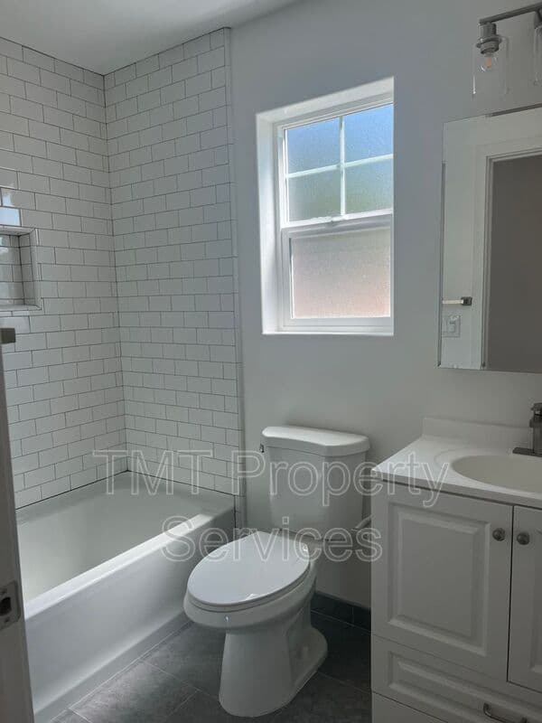 Atascadero House: 5915 Gran Paseo Way