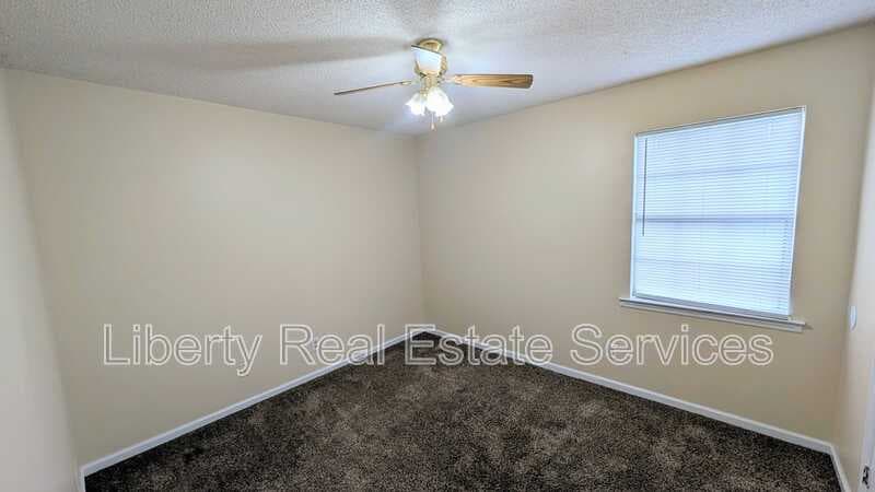 Hinesville House: 1460 Flo Zechman Dr
