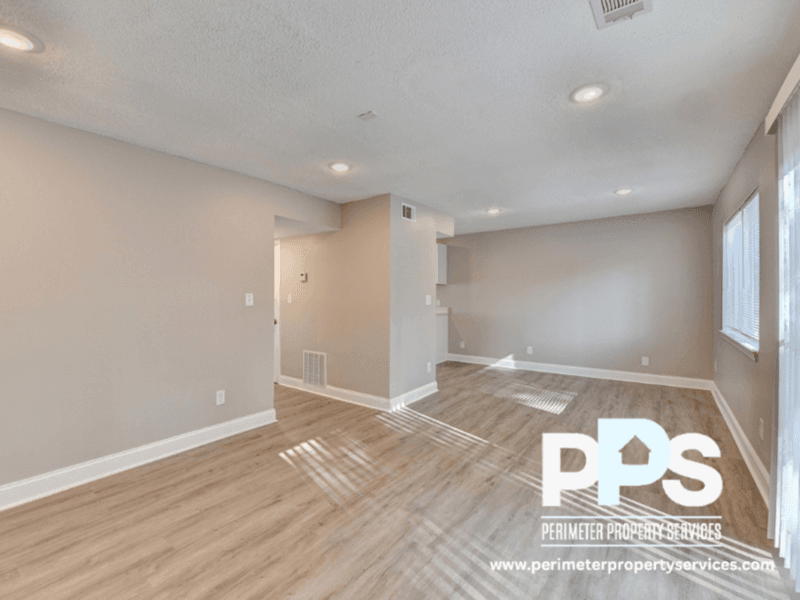 Atlanta House: 390 West Lake Avenue