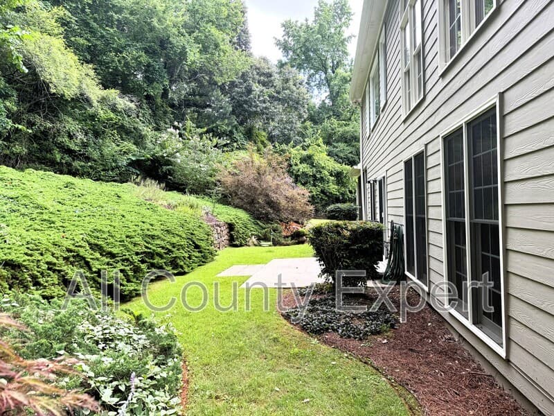 Atlanta House: 2046 Beaumont Ln