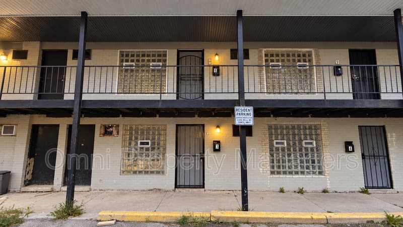 De Condo: 11360 Wyoming Ave