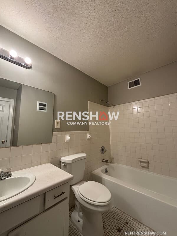 Memphis Condo: 3212 Thirteen Colony Mall 4b