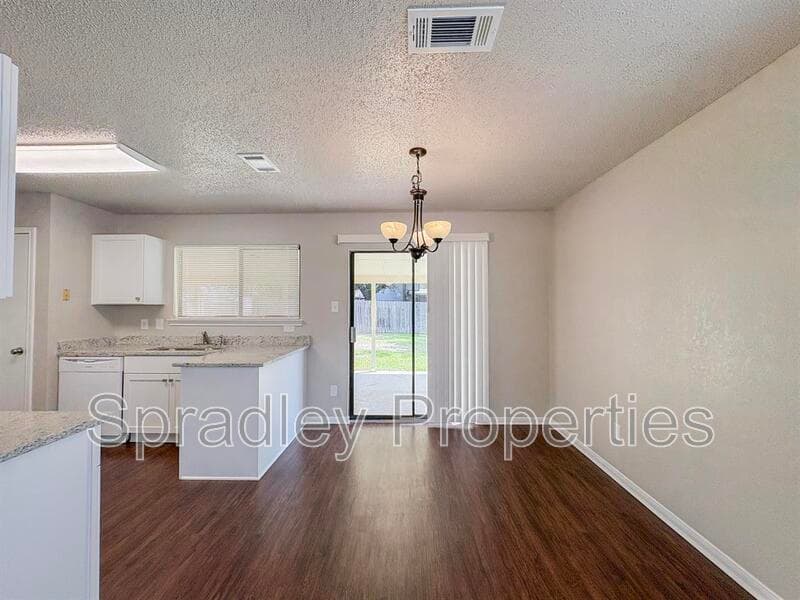 Temple House: 4801 Stone Ridge Dr