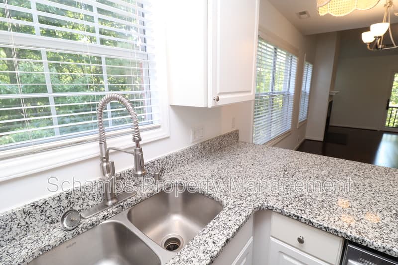 Cary Condo: 321 Renshaw Ct