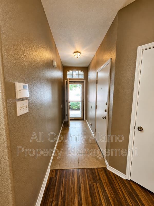 Selma House: 9006 Pinseeker