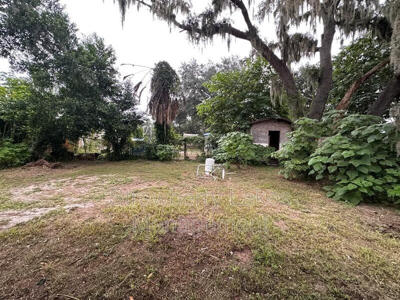 Valrico House: 4210 Leonard St