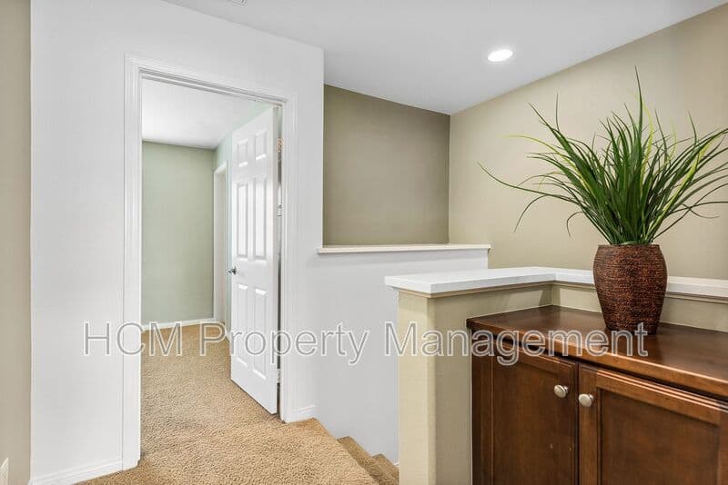 Irvine House: 315 Silk Tree Street