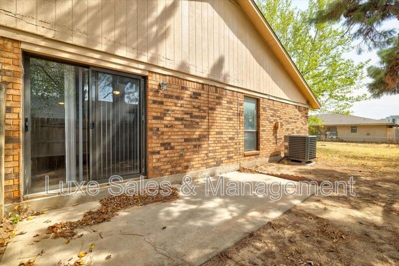 Oklahoma City House: 8302 NW 8th Street