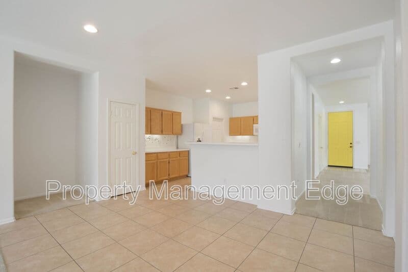 Hemet House: 127 Fuerte Ct