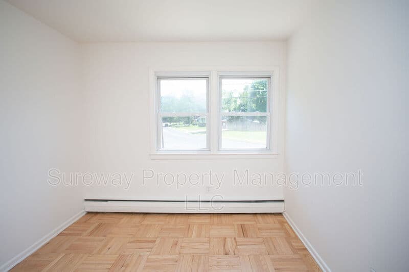 Cherry Hill House: 455 Chapel Ave E