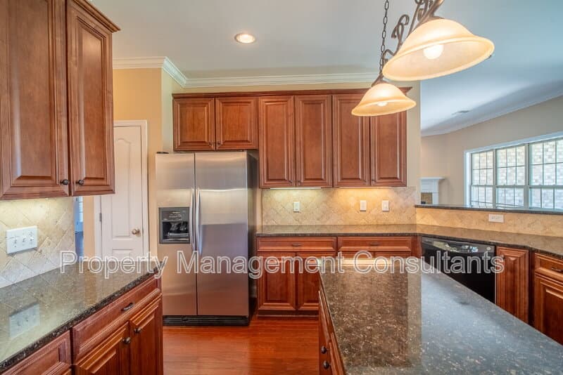 Madison House: 178 Sarah Jane Dr