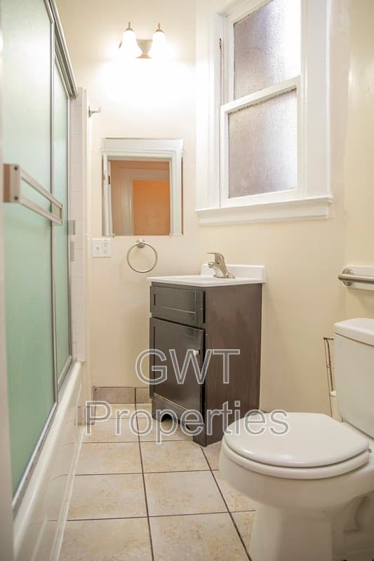 San Francisco House: 319 Ivy Street