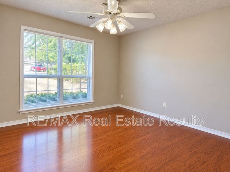 Bentonville House: 306 Old Forge Dr