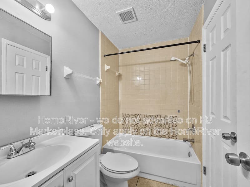 Brandon House: 3205 Bloomingdale Villas Ct