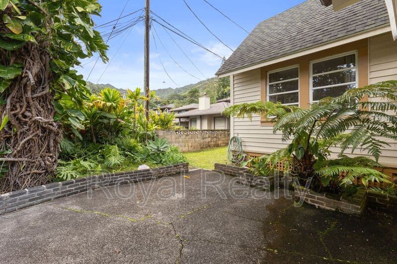 Honolulu House: 2910 Nanihale Place