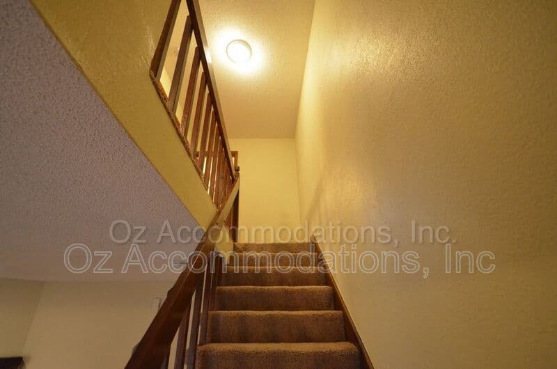 Lee's Summit Townhome: 313 NE Timbercreek Dr.