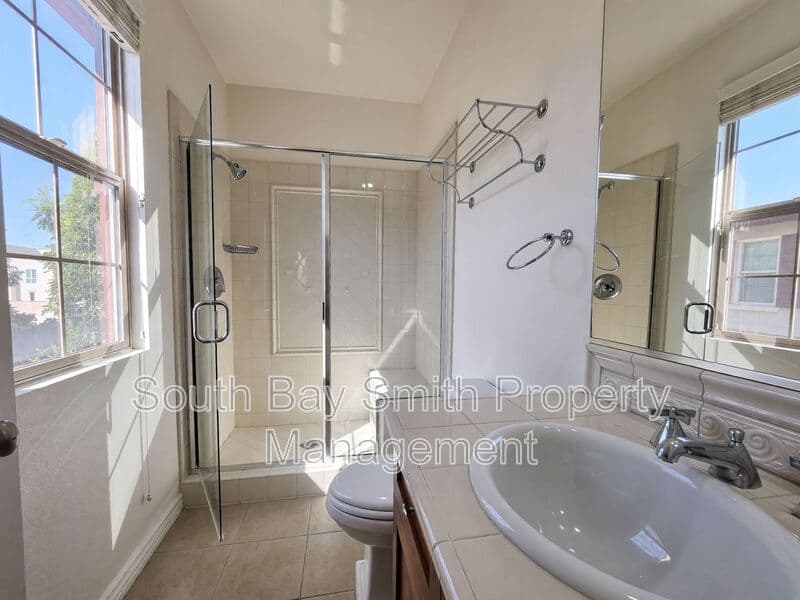 Redondo Beach Townhome: 84 Palos Verdes Blvd