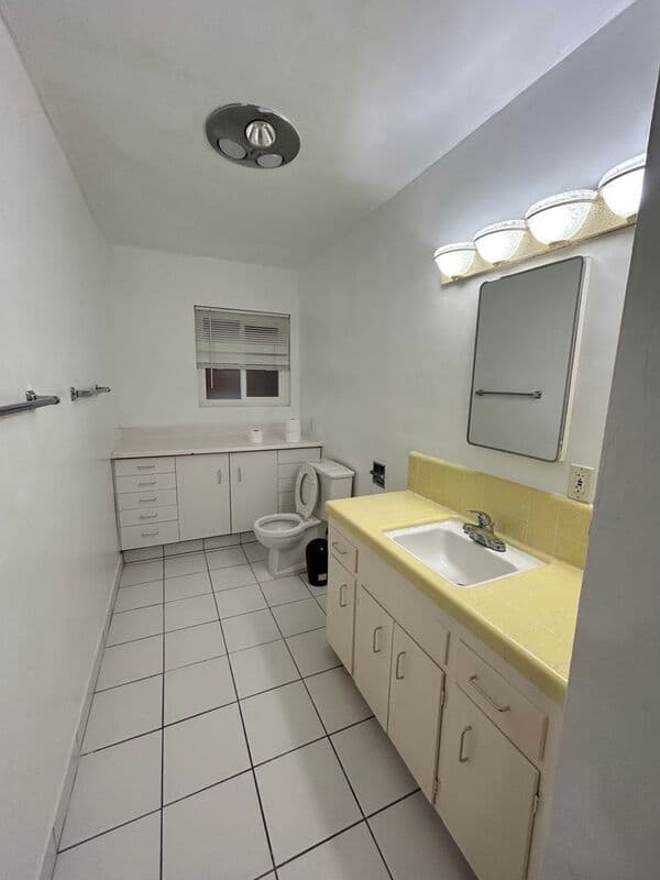 La Mesa House: 4040 Yale Ave