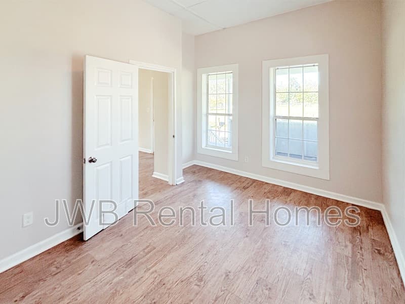 Jacksonville House: 291 Claude St