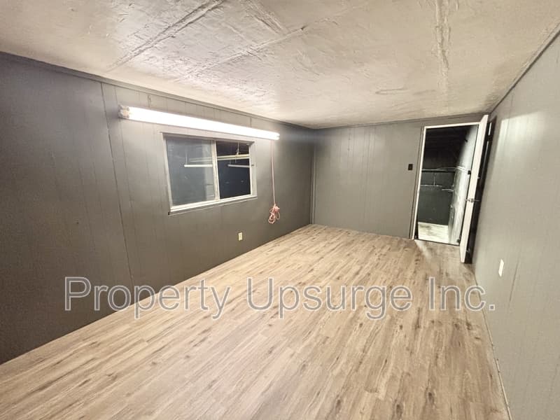 Anderson House: 6200 Stainless Way - 15 & 16