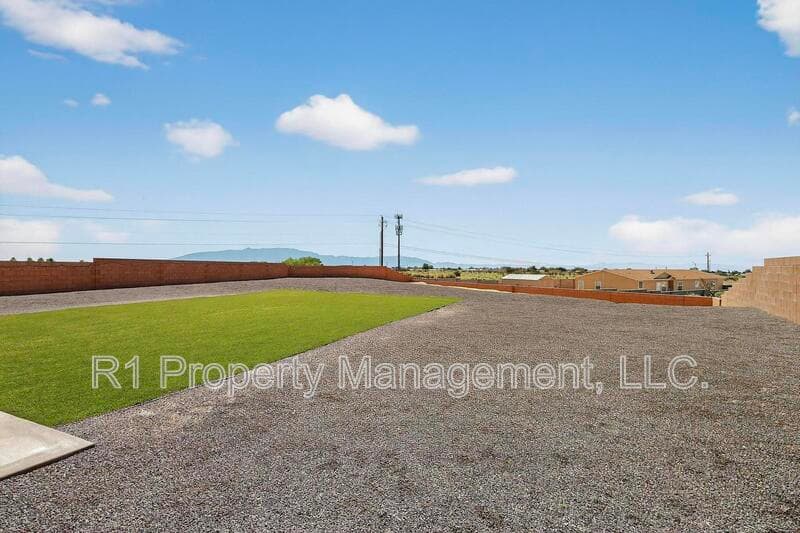 Rio Rancho House: 108 Hue Street