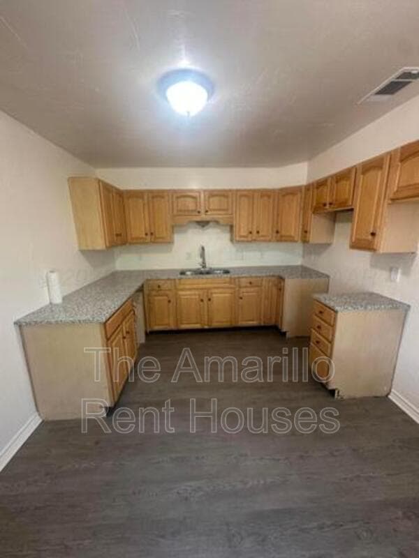 Amarillo House: 1636 N Nelson St