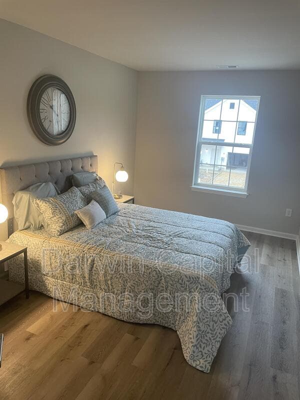 Monroe Condo: 988 Woodview Court