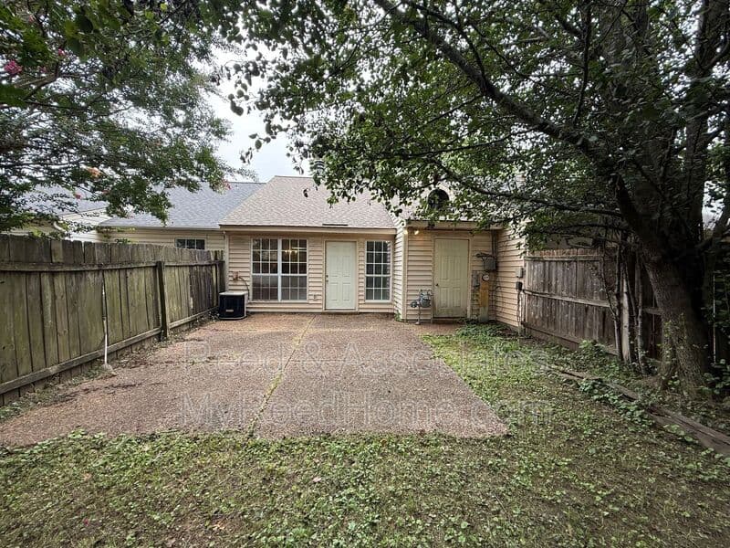 Memphis House: 7004 Wesley Ct.