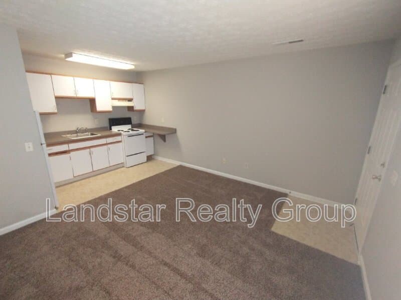 Louisville Condo: 4907 Villa Fair