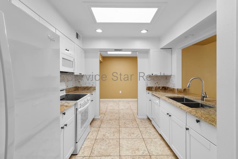 Sun City House: 9425 W Rolling Hills Dr