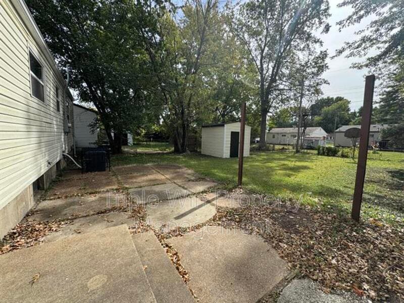 Saint Louis House: 1372 Farmview Ave