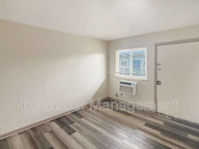 Sacramento Condo: 714 Darina Avenue
