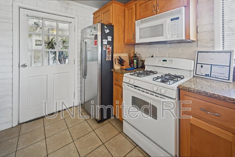 Bullhead City House: 1385 Church Dr