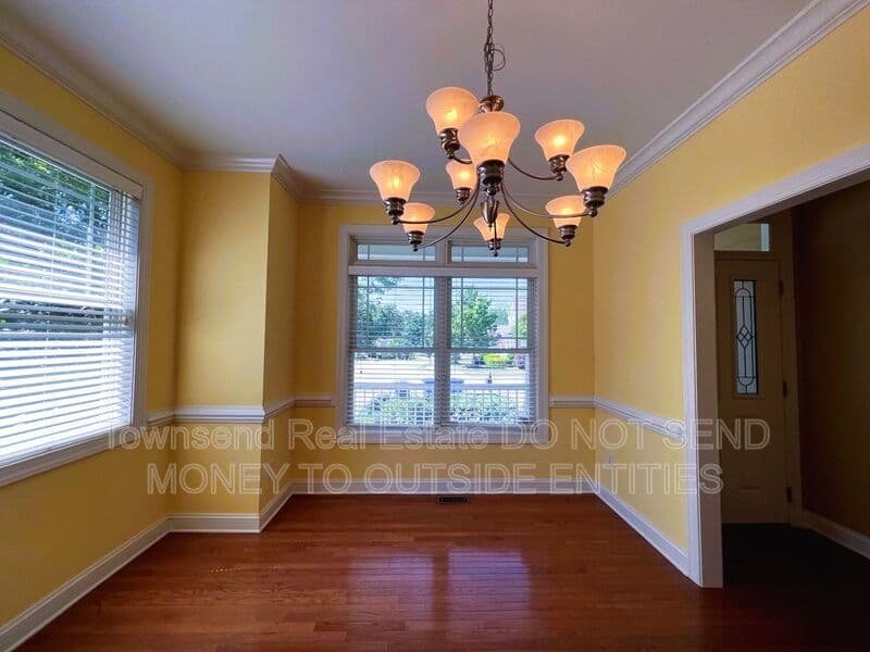 Fayetteville House: 2210 Westdale Dr