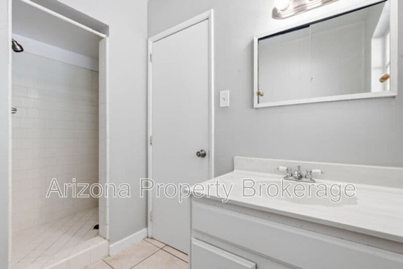 Phoenix House: 4640 E. Oak St.