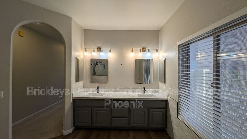 Goodyear House: 13354 W Palm Ln