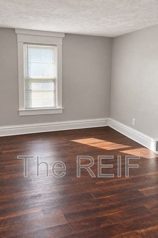 Lansing Condo: 513 North Magnolia Avenue 2nd Floor