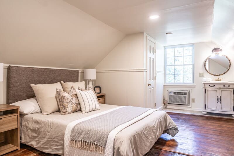 Pinebluff Condo: 435 West Baltimore Avenue