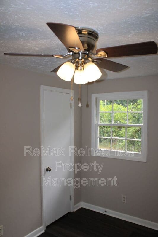 Aiken House: 3328 Vaucluse Rd.