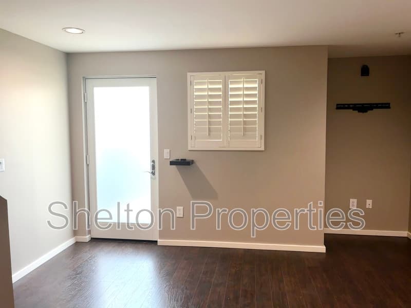 Tempe House: 525 W Lakeside Dr Unit 108