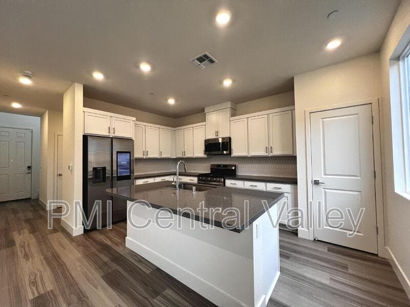 Manteca House: 3275 Hayduke Street