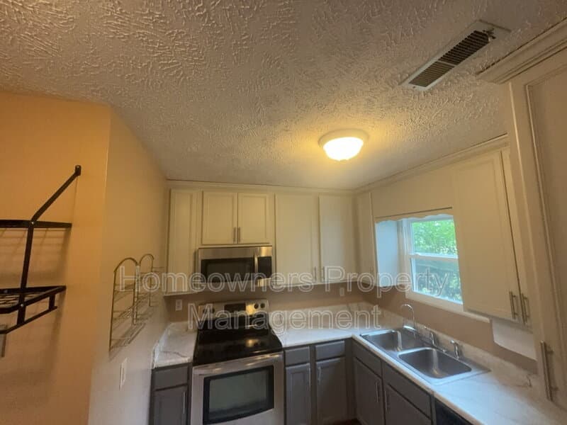 Fayetteville House: 6383 Hawfield Dr