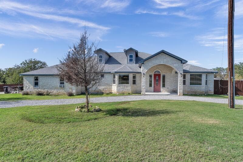 Kingsland House: 625 Skyline Drive