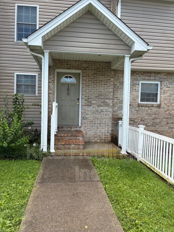 Broadway Townhome: 185 Alger Lane