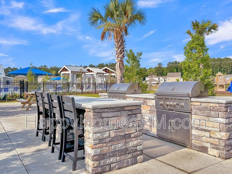 Summerville House: 509 Red Twig Rd