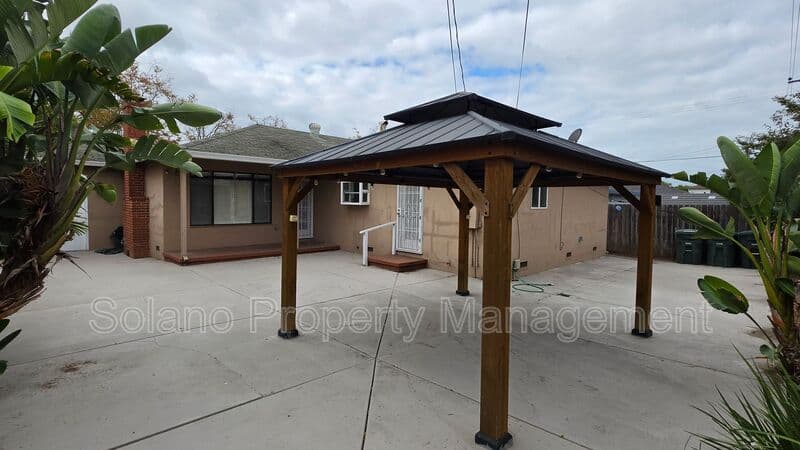 Vallejo House: 2414 Tennessee Street