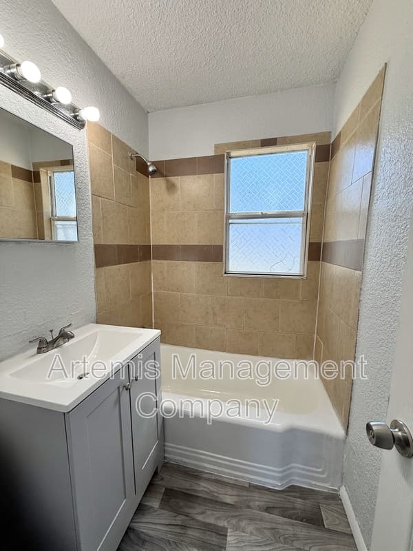 Jacksonville House: 1138 Saratoga Boulevard