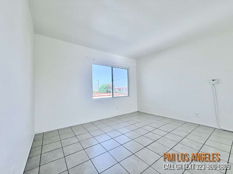 Los Angeles Condo: 943 West 68th Street