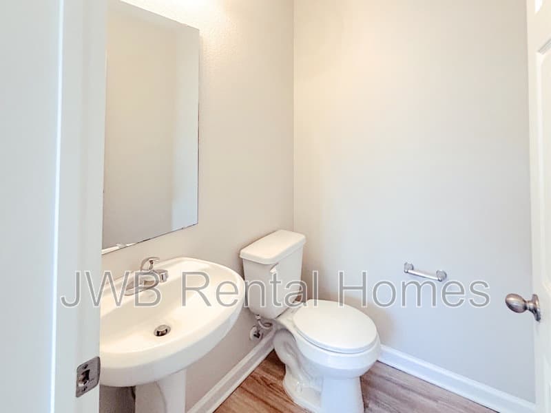 Jacksonville House: 8585 Jasper Ave